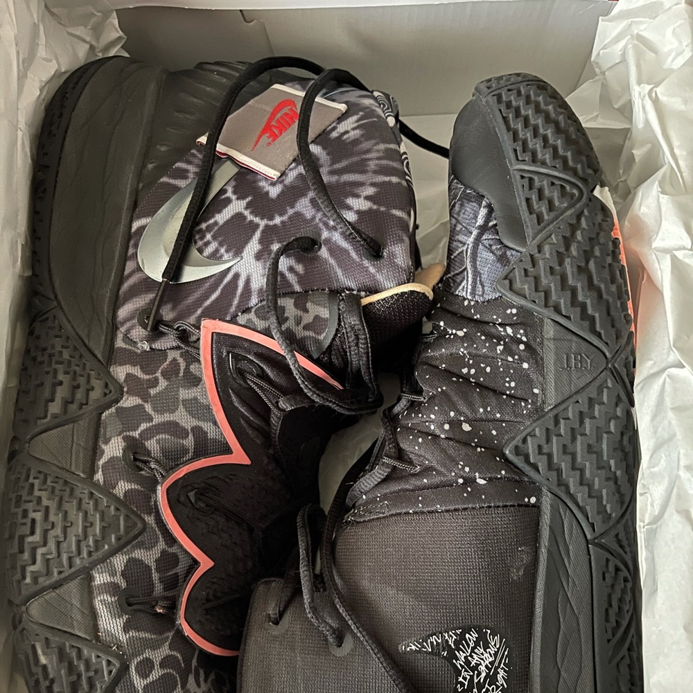 Nike Kyrie KyBrid S2 Men’s basketball shoe